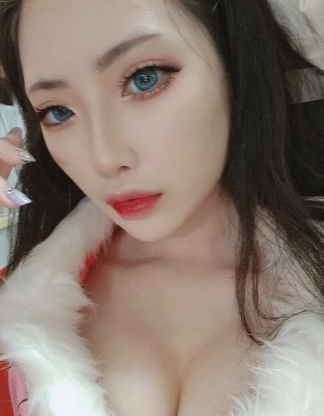 busty mom onlyfans pretty pic