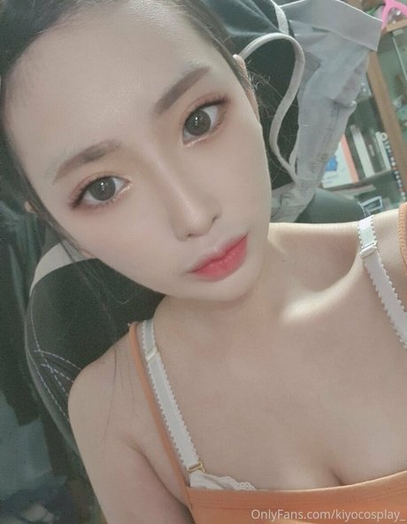 Kiyocosplay model naked pic