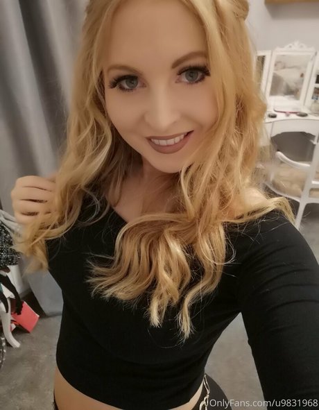 gushinggeegeefree naked model pic