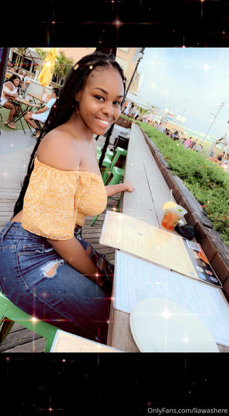 Liliwashere erotic model img