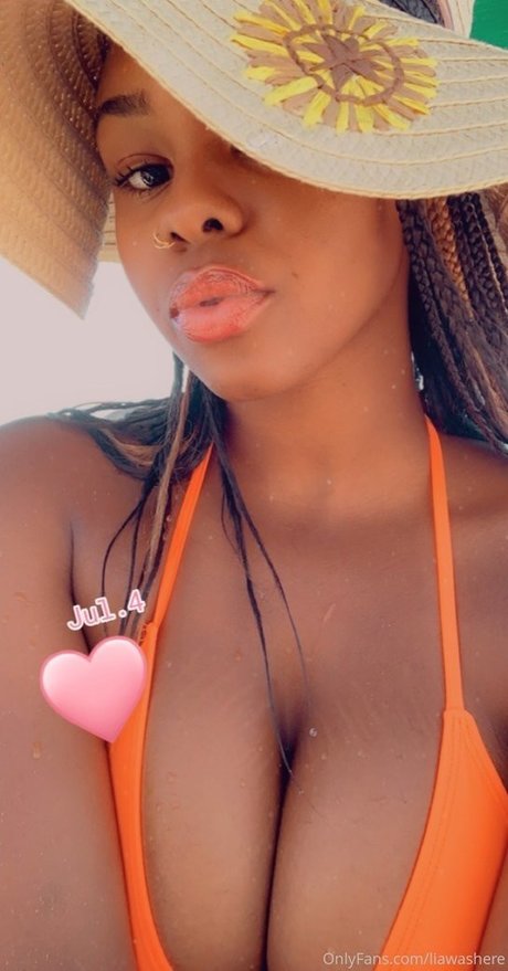 Liliwashere star erotic photo