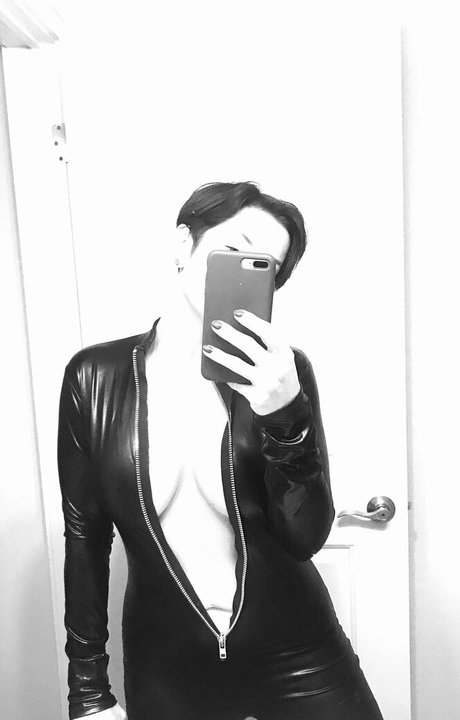 unconstrainedbyu porn model image