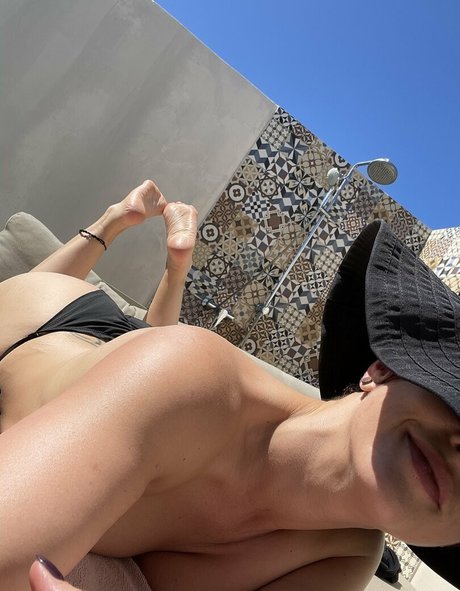 unconstrainedbyu sexy star photo