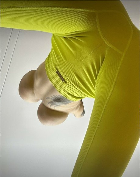 Flexy Amy xxx pornstar picture