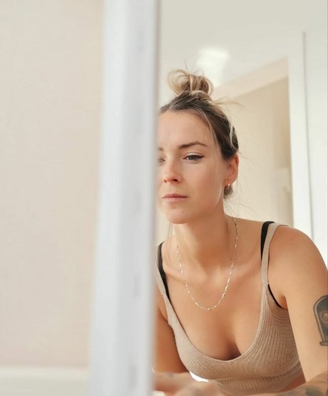 Saremm model nudes gallery