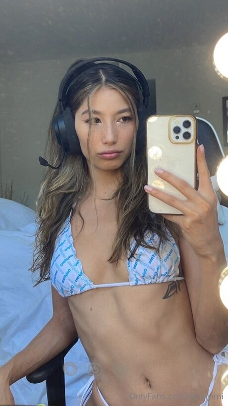 Dommmi model hd image