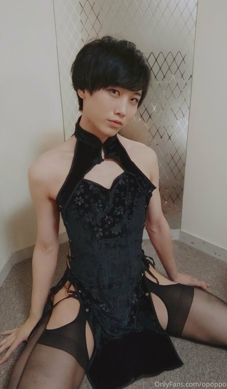 opoppo naked model photos