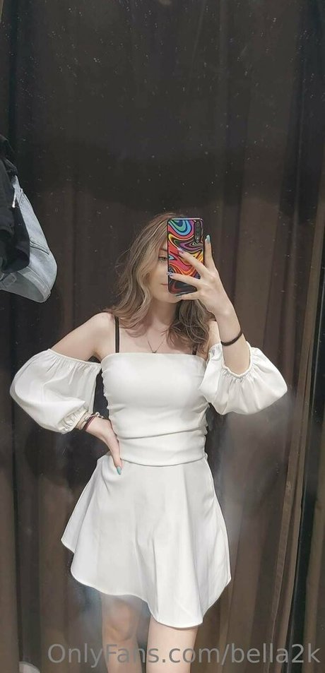 bella2k adult model picture