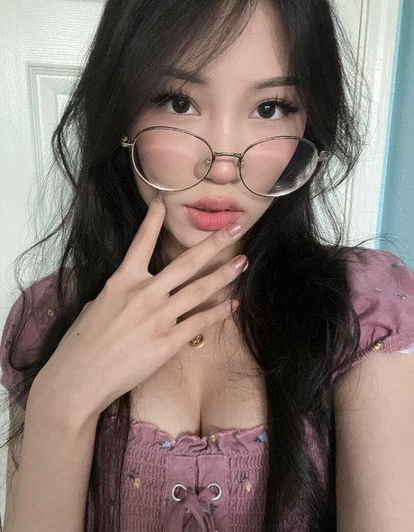 BasiilLeaf pretty model pics