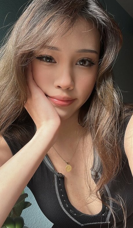 BasiilLeaf sexy star photo