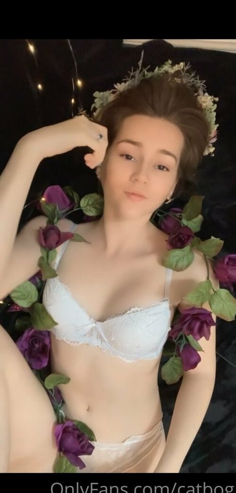 catbog nice model photo