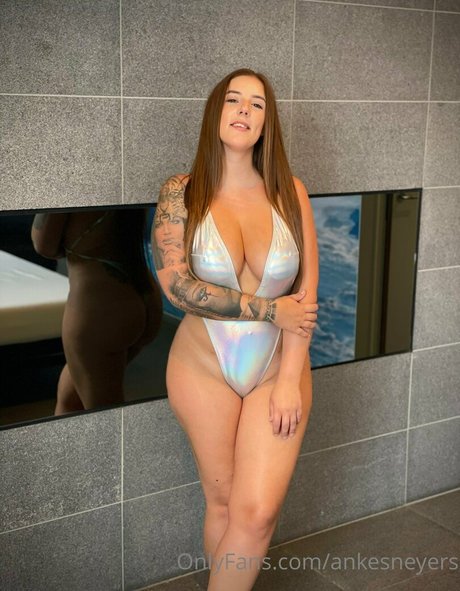 ankesneyers nude model image