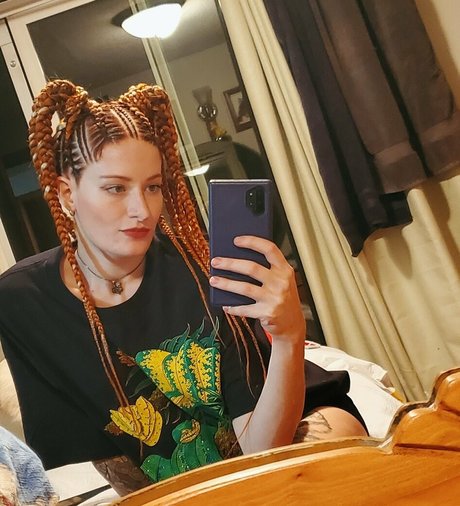 mikaylarainesfans star nude pictures