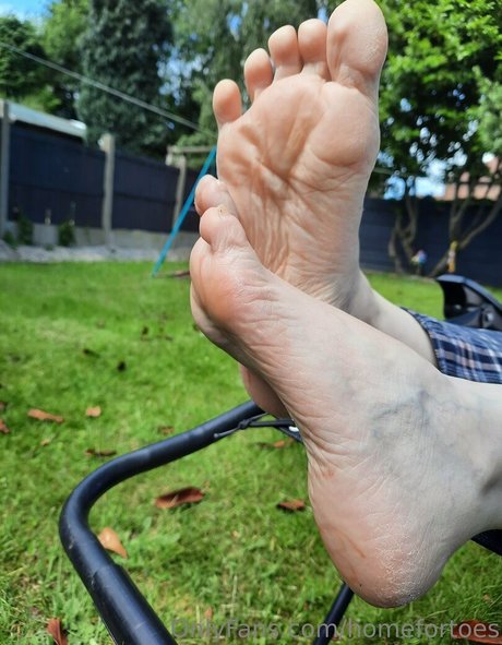 homefortoes model hot picture