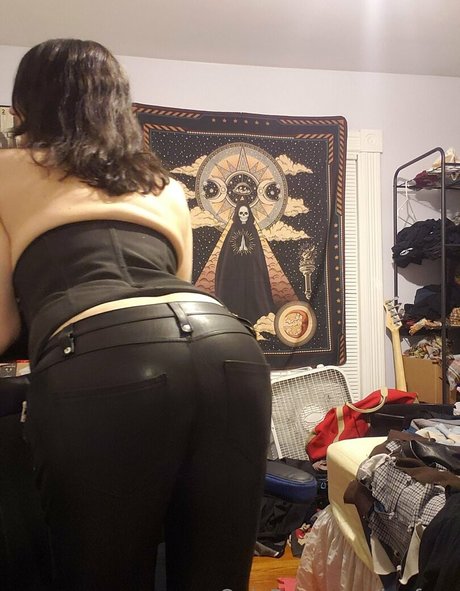 lanfear pornographic model pic