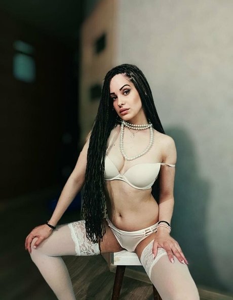 hollyberryy perfect actress image