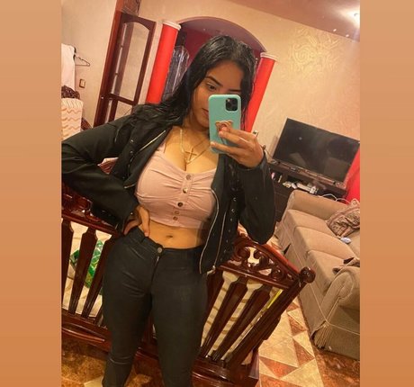 Karen Garcia naked model image