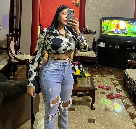 Karen Garcia star beautiful img