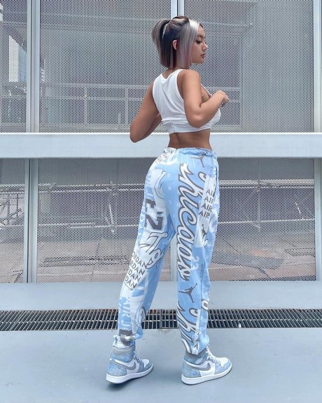 Nika Higashionna pretty actress image