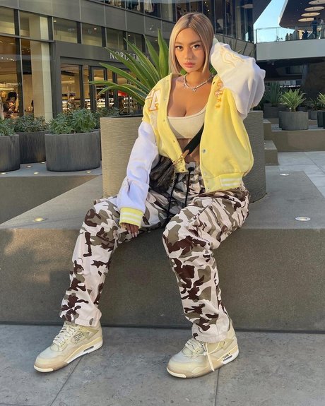 Nika Higashionna model pretty gallery