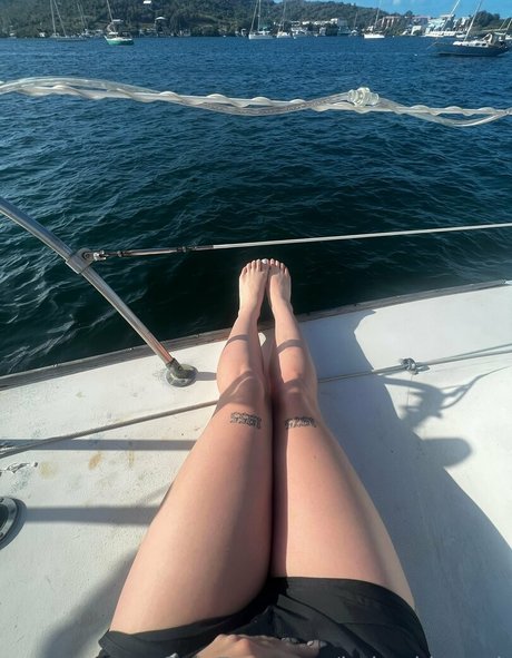 lesbian fingering onlyfans erotic photos