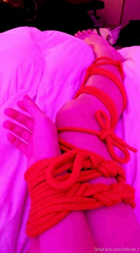 daxanais model nude image