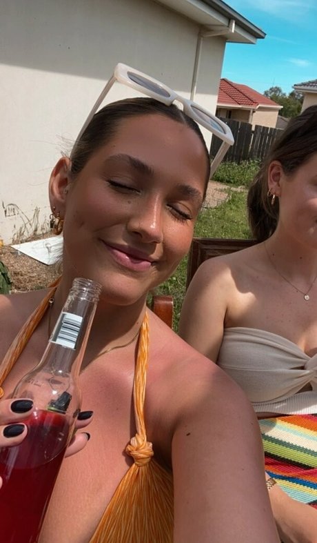 Ariel D pornstar naked pic