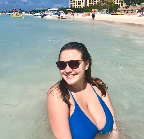 Olivia H porn model pic