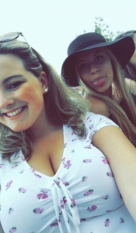 Olivia H model high quality img