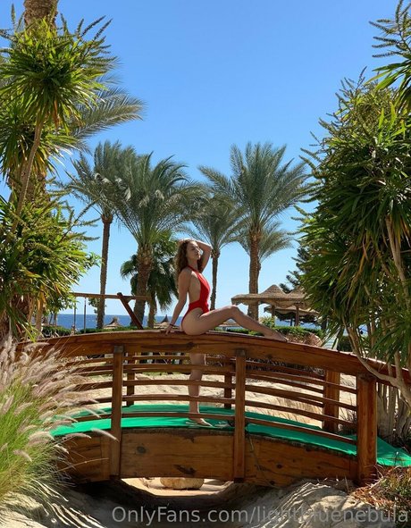 lightbluenebula model naked img