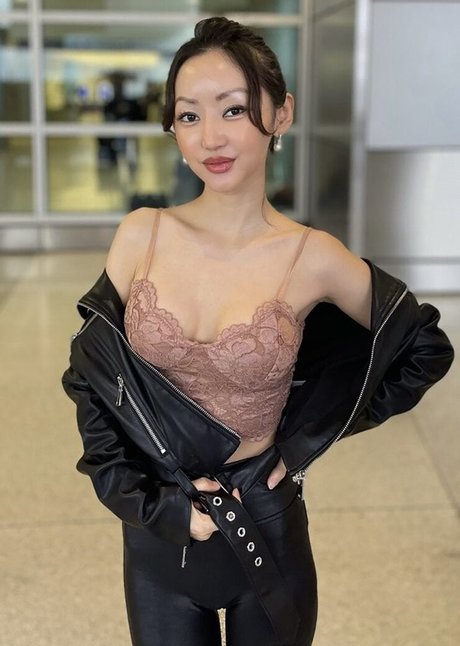Yeonmi Park erotic actress gallery