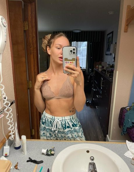 naomiswann high quality star photo