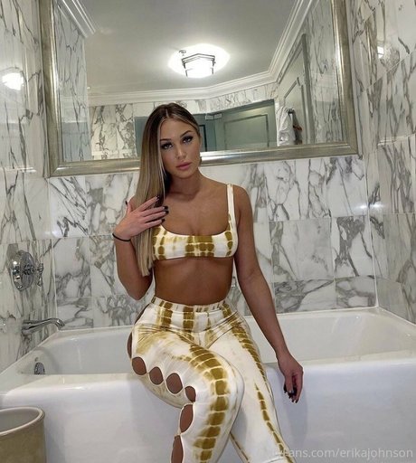 famous nude onlyfans adult photos