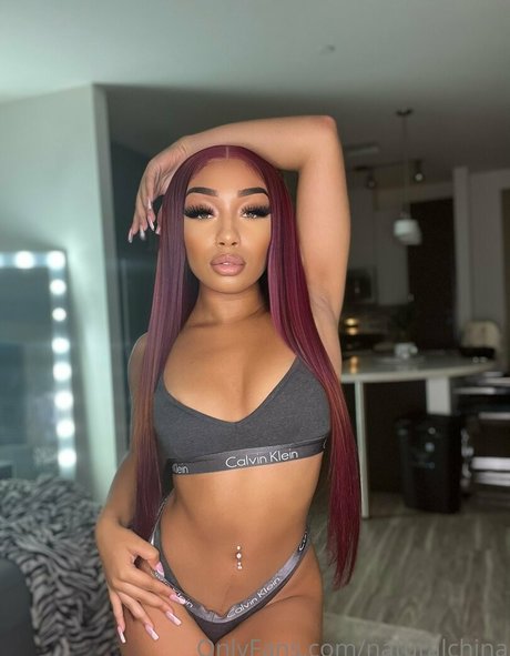 Bubble Booty pretty model photo