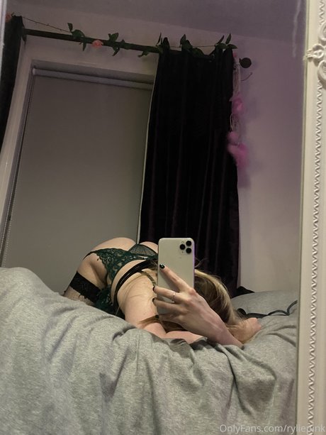 RileyPink nudes star image