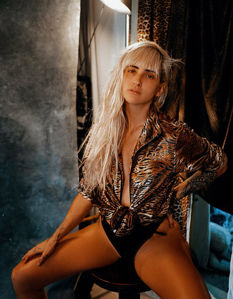 Ohrangutang sexy actress photo