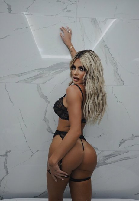 Megan Barton Hanson art model picture