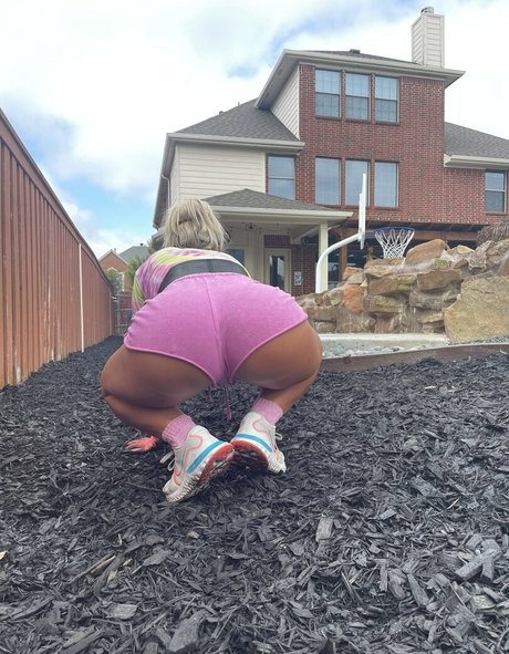 female popular onlyfans sex image