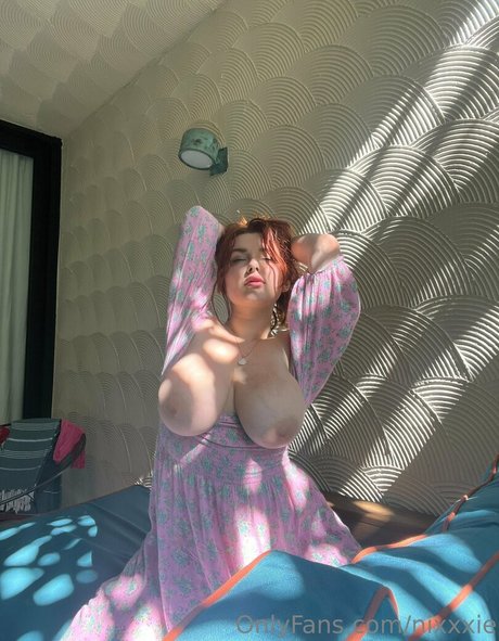 Nixxxie Pearlz pornstar erotic photos