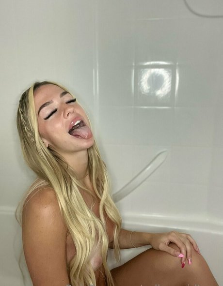 Gymteen sexy model picture