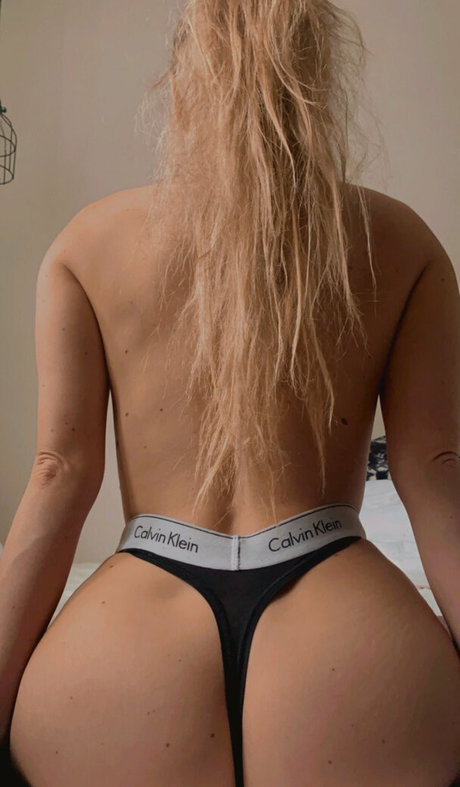 Bad Lou Lou free model photo