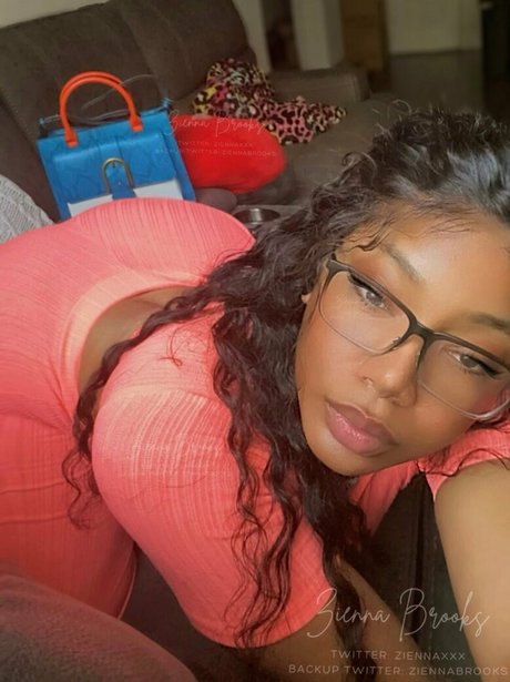 Ziennaxxx model free pic