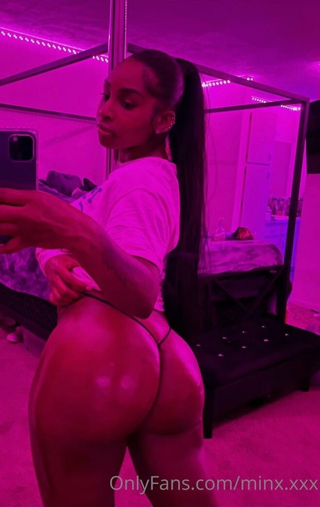 Minx XXX naked model img