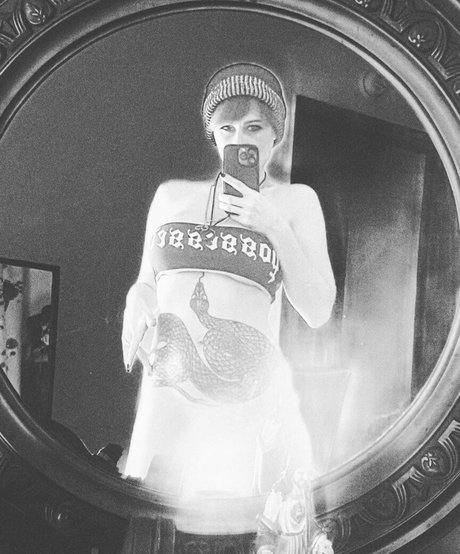 SilentMary model nice pics