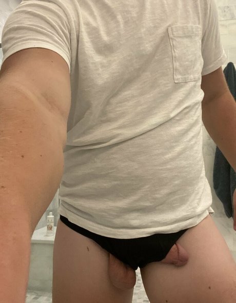 makaarons nude model img