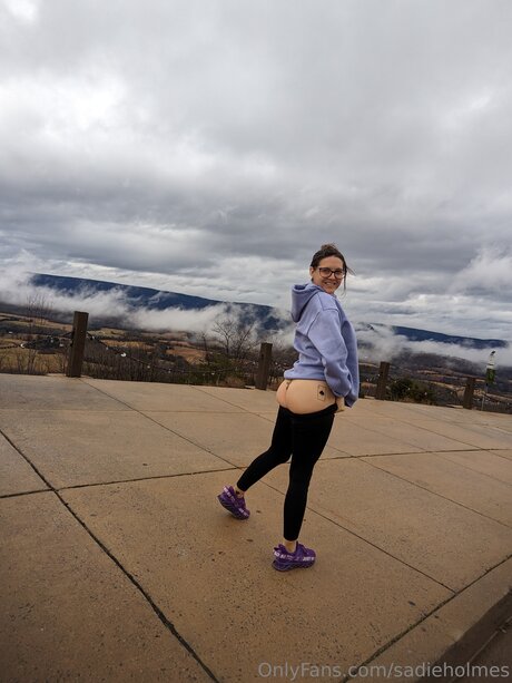 sadieholmes pretty actress img