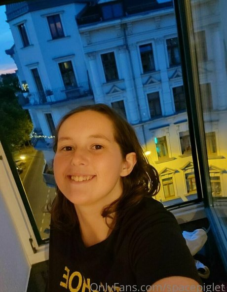 spacepiglet pornographic model pics