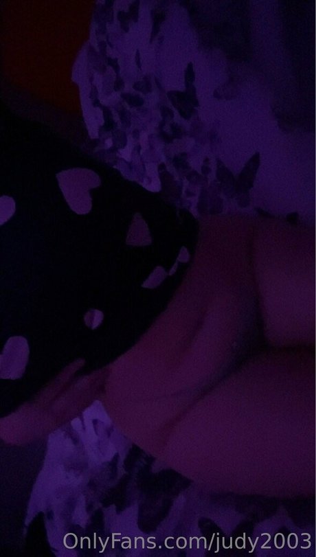 judy2003 erotic actress photo