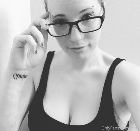 athletic milf onlyfans erotic image