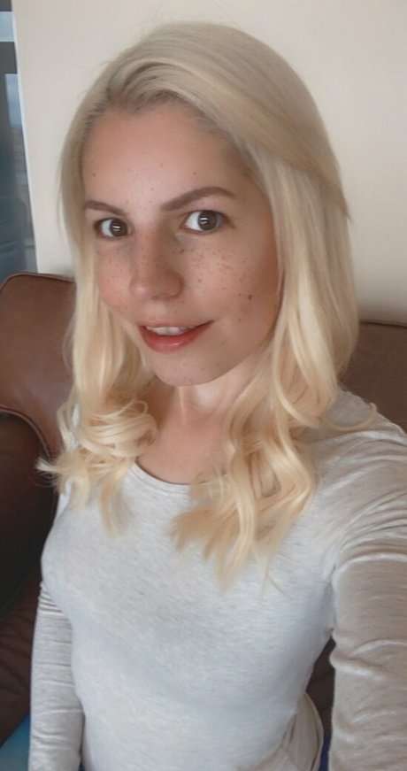 englishphoebe star nudes image